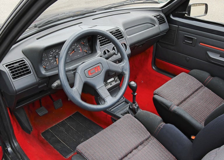 photos_peugeot_205_1986_2-aspect-ratio-2048-1466.jpg