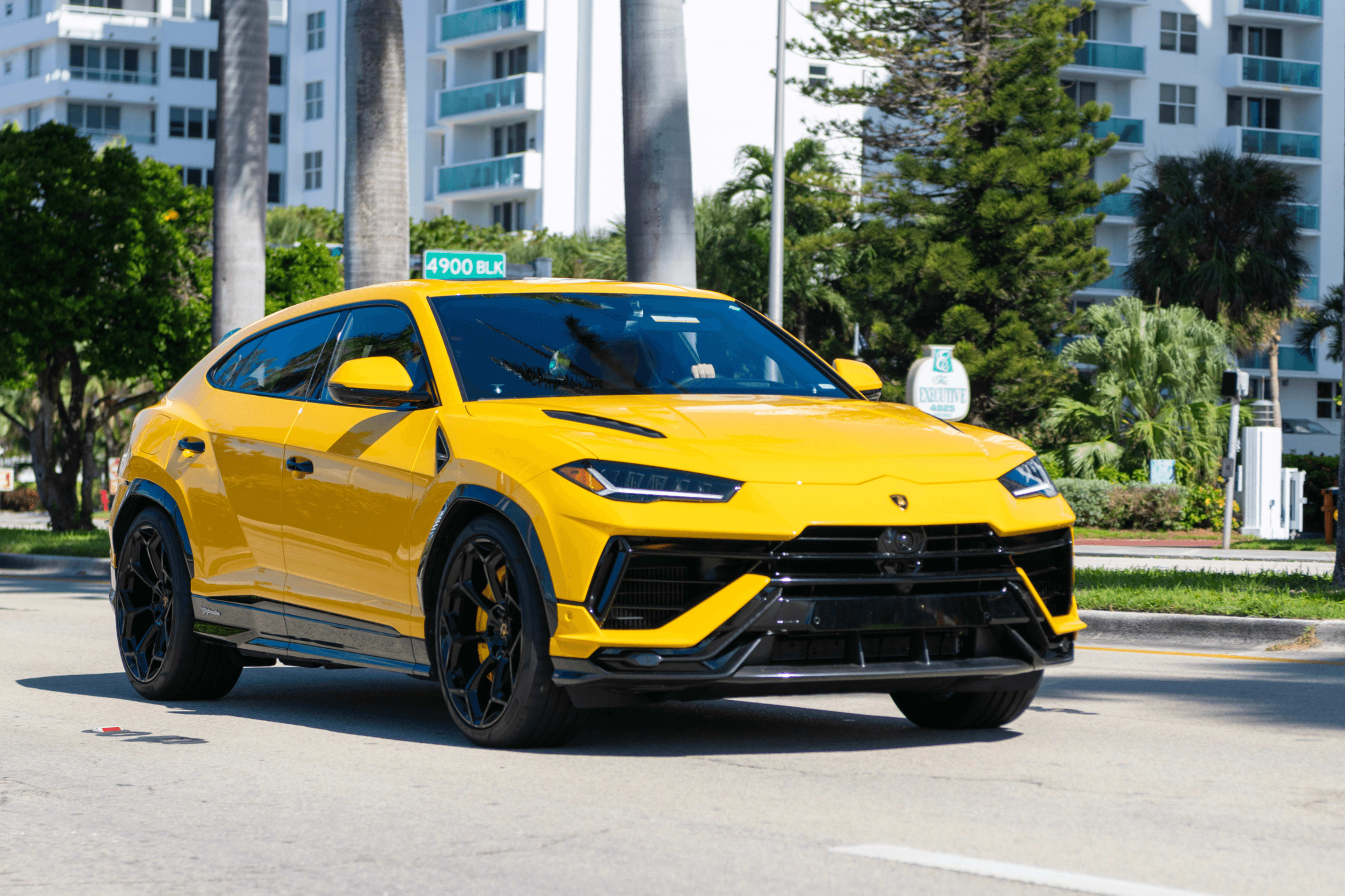 Voici pourquoi la police de Melbourne a laissé un ado de 16 ans rouler 16 heures dans un Lamborghini Urus volé