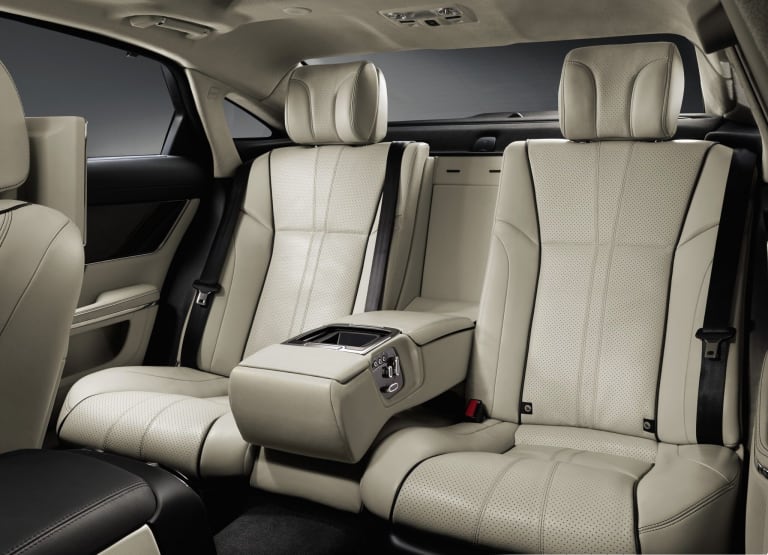 pictures_jaguar_xj_2010_9-aspect-ratio-2048-1479.jpg