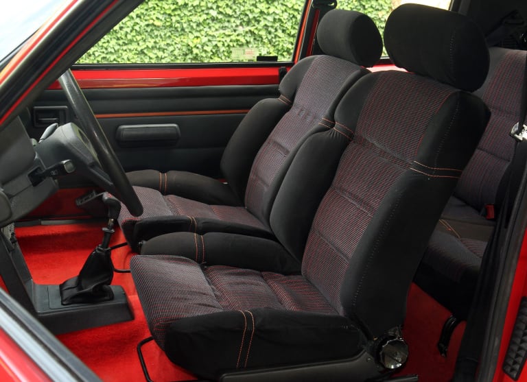 pictures_peugeot_205_1984_4-aspect-ratio-2048-1486.jpg