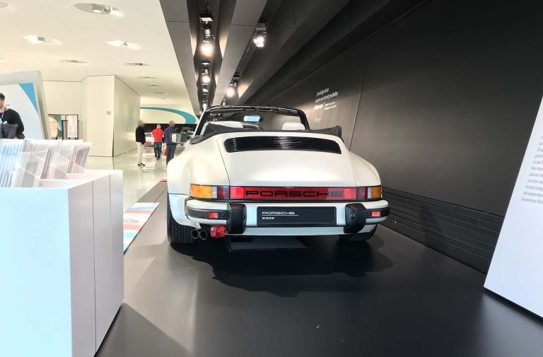 porsche-911-turbo-33-4x4-back-1-693729-aspect-ratio-1920-1263.jpg