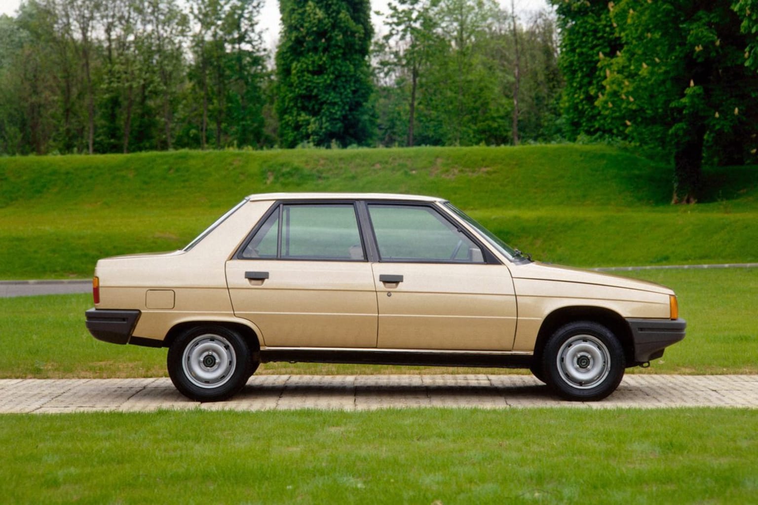 Renault 9 C : l’ennemie des sybarites