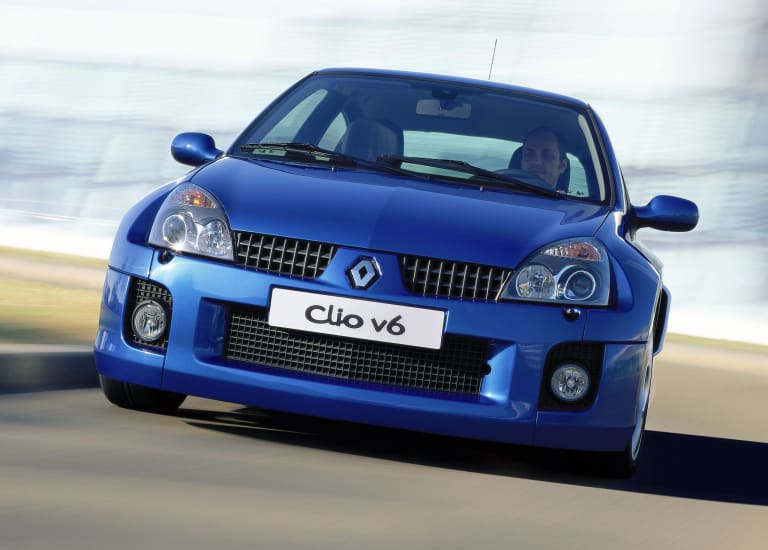 renault_clio_2003_images_2-aspect-ratio-2048-1467.jpg