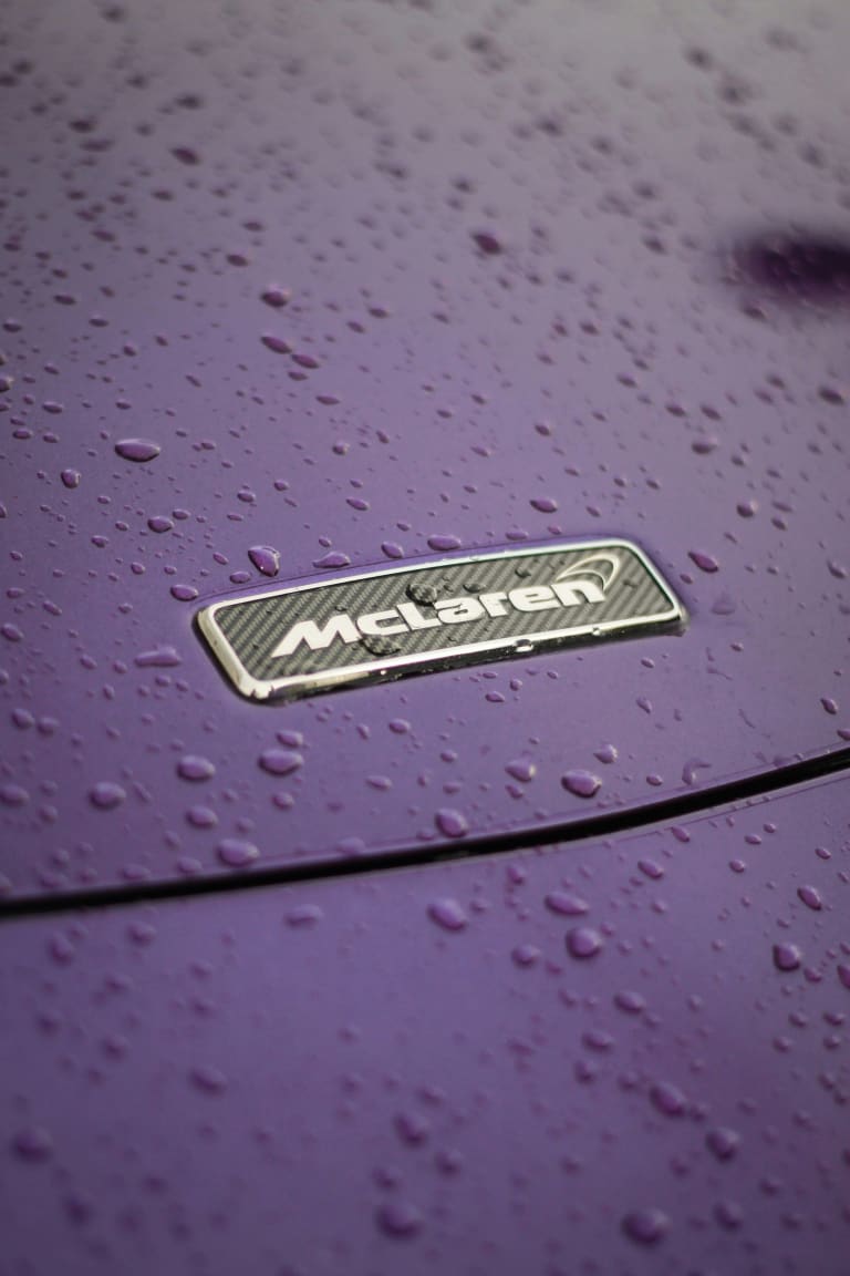 Sa McLaren a passé la moitié de l'année au garage, il raconte son quotidien de galères