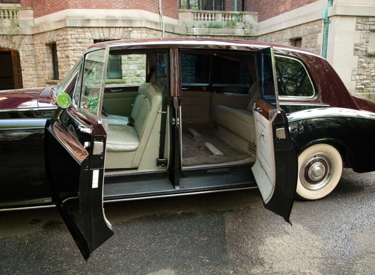 rolls-royce_phantom_1968_photos_3-aspect-ratio-2048-1503.jpg