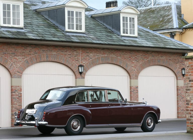 rolls-royce_phantom_1968_photos_4-aspect-ratio-2048-1482.jpg