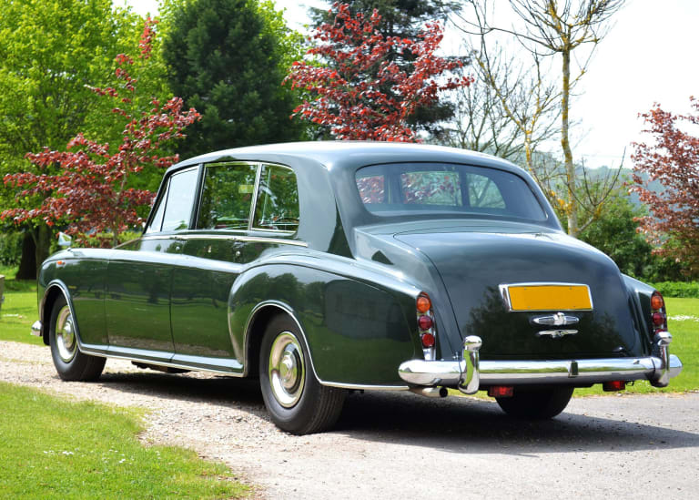 rolls-royce_phantom_1968_pictures_1-aspect-ratio-2048-1463.jpg