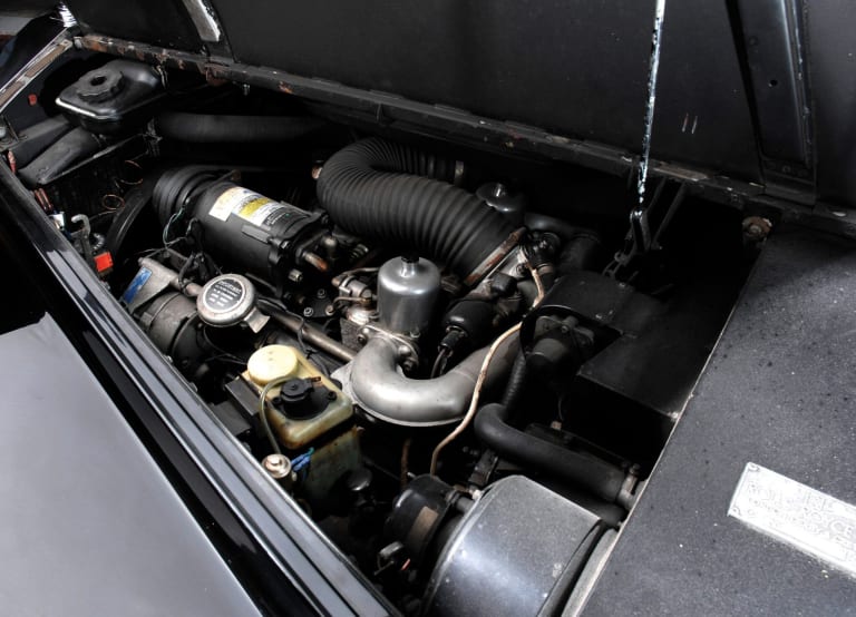 rolls-royce_phantom_1968_pictures_3-aspect-ratio-2048-1477.jpg