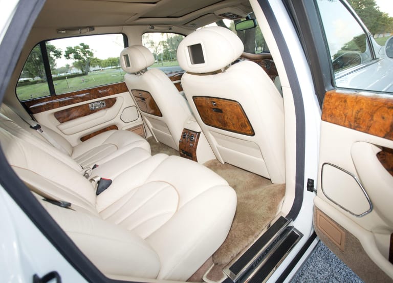 rolls-royce_silver-seraph_1998_wallpapers_2-aspect-ratio-2048-1474.jpg
