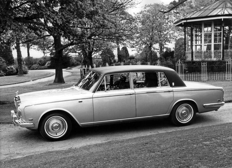 rolls-royce_silver-shadow_1969_images_1-aspect-ratio-2048-1481.jpg