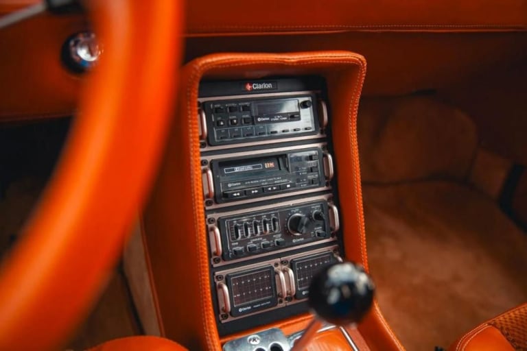 sbarro-super-eight-1984-rouge-radio-mk-bd.jpg