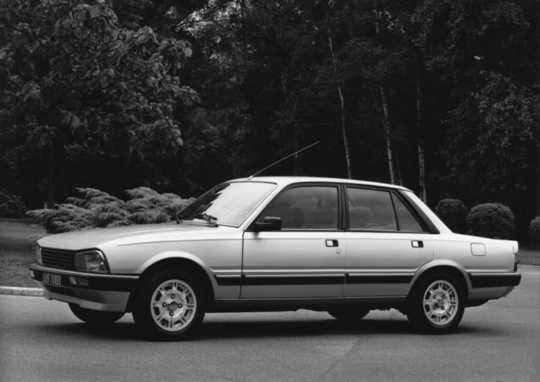 une-propulsion-classique-avec-sa-ligne-sedan-1589650622.jpg