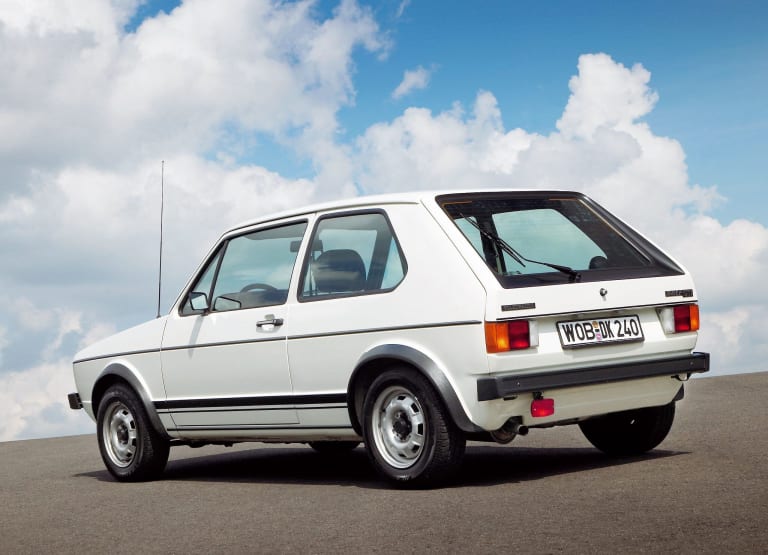 volkswagen_golf_1976_photos_3-aspect-ratio-2048-1481.jpg