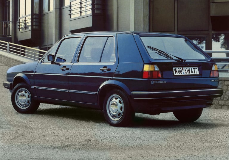 volkswagen_golf_1983_photos_2-aspect-ratio-2048-1435.jpg