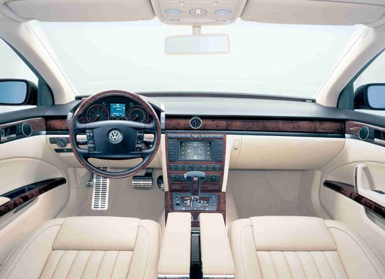 volkswagen_phaeton_2002_pictures_11-aspect-ratio-2048-1482.jpg