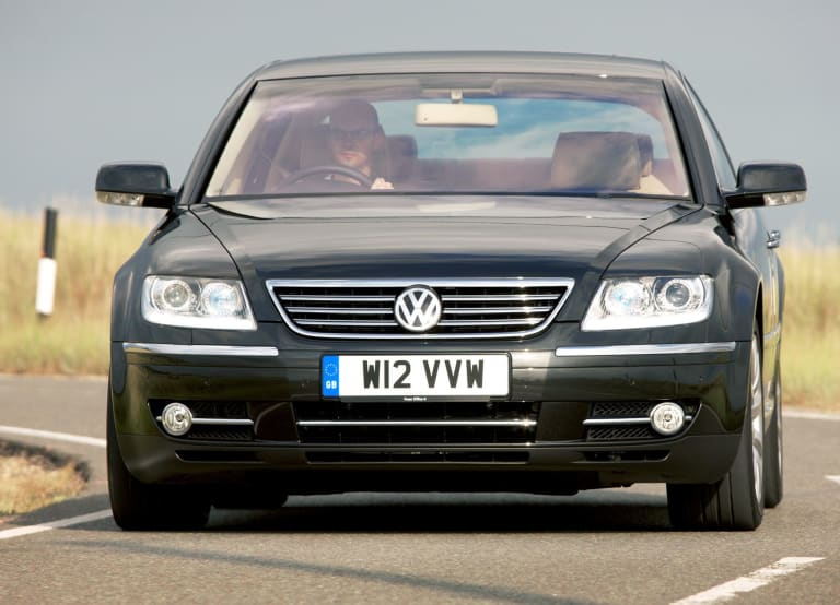 volkswagen_phaeton_2007_pictures_5-aspect-ratio-2048-1477.jpg