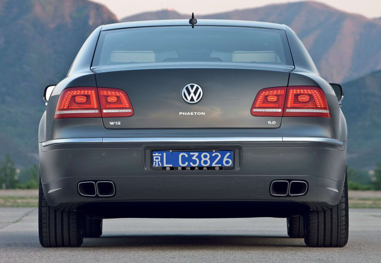 volkswagen_phaeton_2010_pictures_3-aspect-ratio-2048-1418.jpg