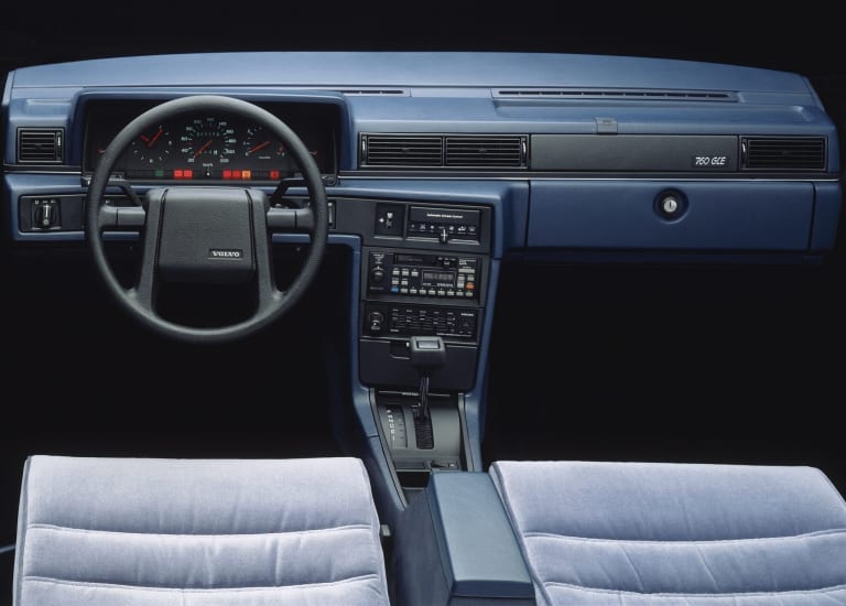 volvo_760_1982_images_1-aspect-ratio-2048-1467.jpg