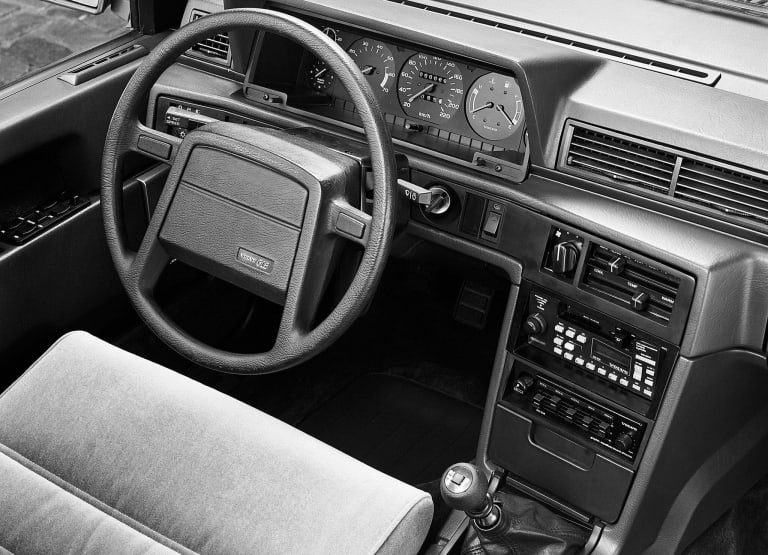 volvo_760_1982_pictures_2-aspect-ratio-2048-1481.jpg