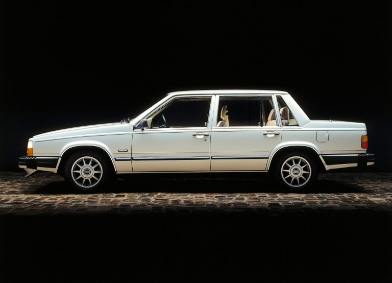 volvo_760_1982_wallpapers_2-aspect-ratio-2048-1476.jpg