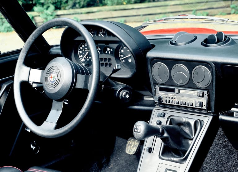 wallpapers_alfa_romeo_spider_1983_1-aspect-ratio-2048-1479.jpg