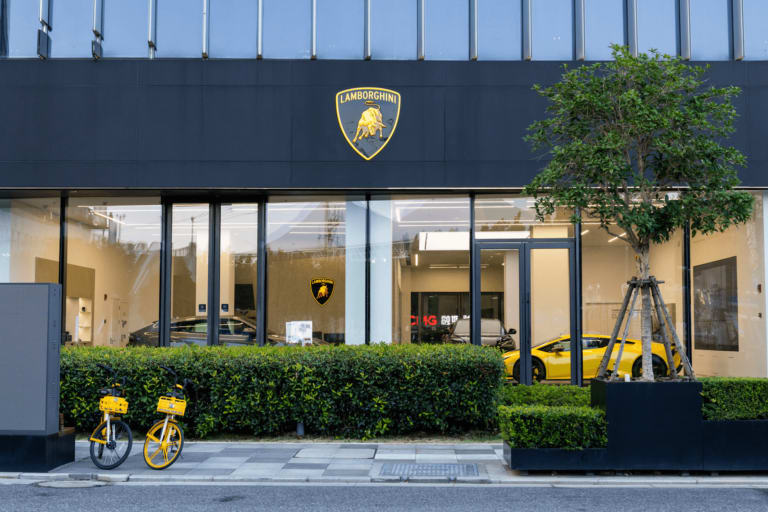 « Les clients veulent des émotions » : Lamborghini ne croit pas encore aux supercars 100 % électriques