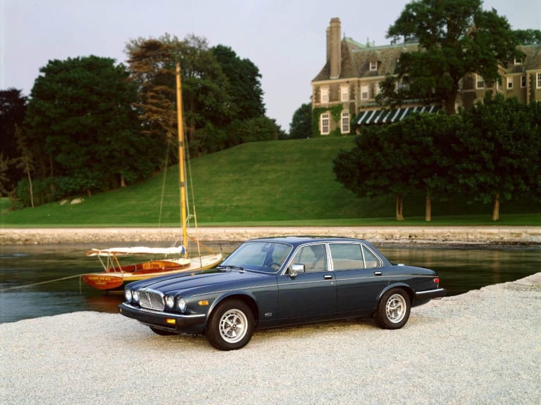 wp1888521-jaguar-xj6-wallpapers.jpg
