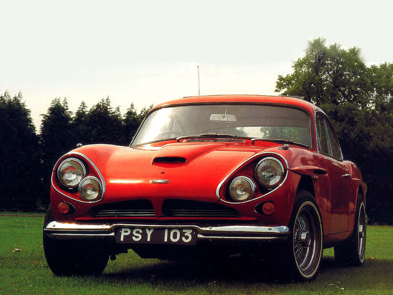 Jensen CV8 : elle a les yeux revolver !
