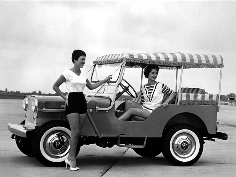 Willys Jeep Gala Surrey (DJ-3A) : la voiture de plage d'Elvis