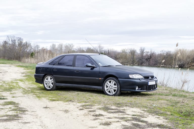 Renault Safrane Biturbo 1994 "Louis Nicollin" : la bonne affaire aux enchères ?