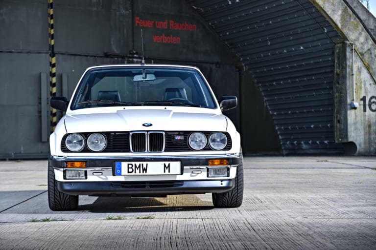 BMW M3 E30 Pick-up : un utilitaire vitaminé pour Motorsport.
