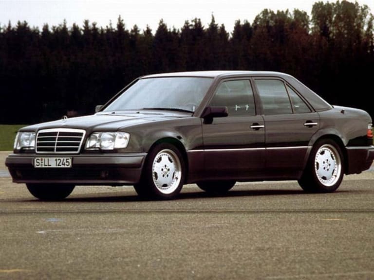 Mercedes-Benz E60 AMG W124 : missile autoroutier