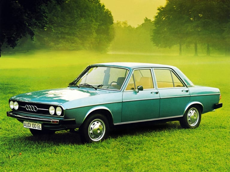 Audi 100 C1 : les anneaux montent en gamme