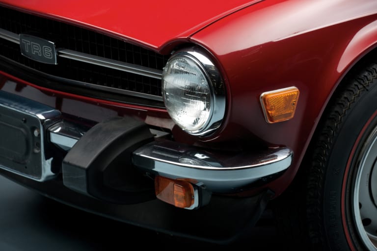 La Triumph TR6, les Allemands et les cerisiers en fleurs