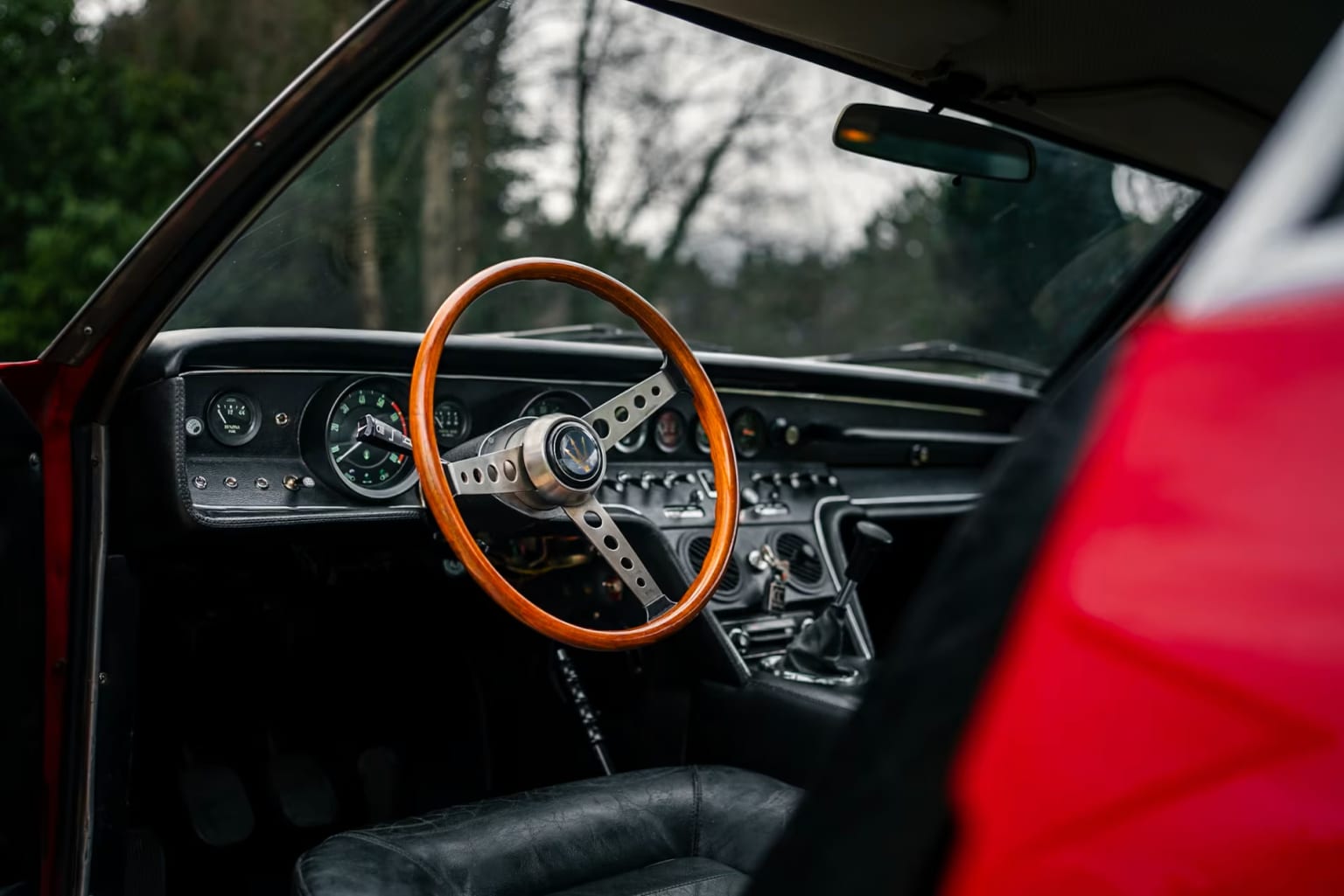 Intérieur côté conducteur d'une Maserati Ghibli