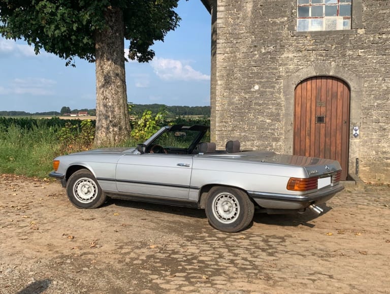 Mercedes-Benz 280 SL R107 1983 : Une légende sur roues, entre histoire et raffinement