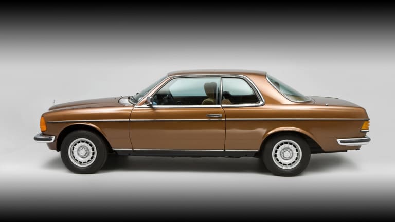 Mercedes-Benz coupé C123 : le discret prestige du quotidien