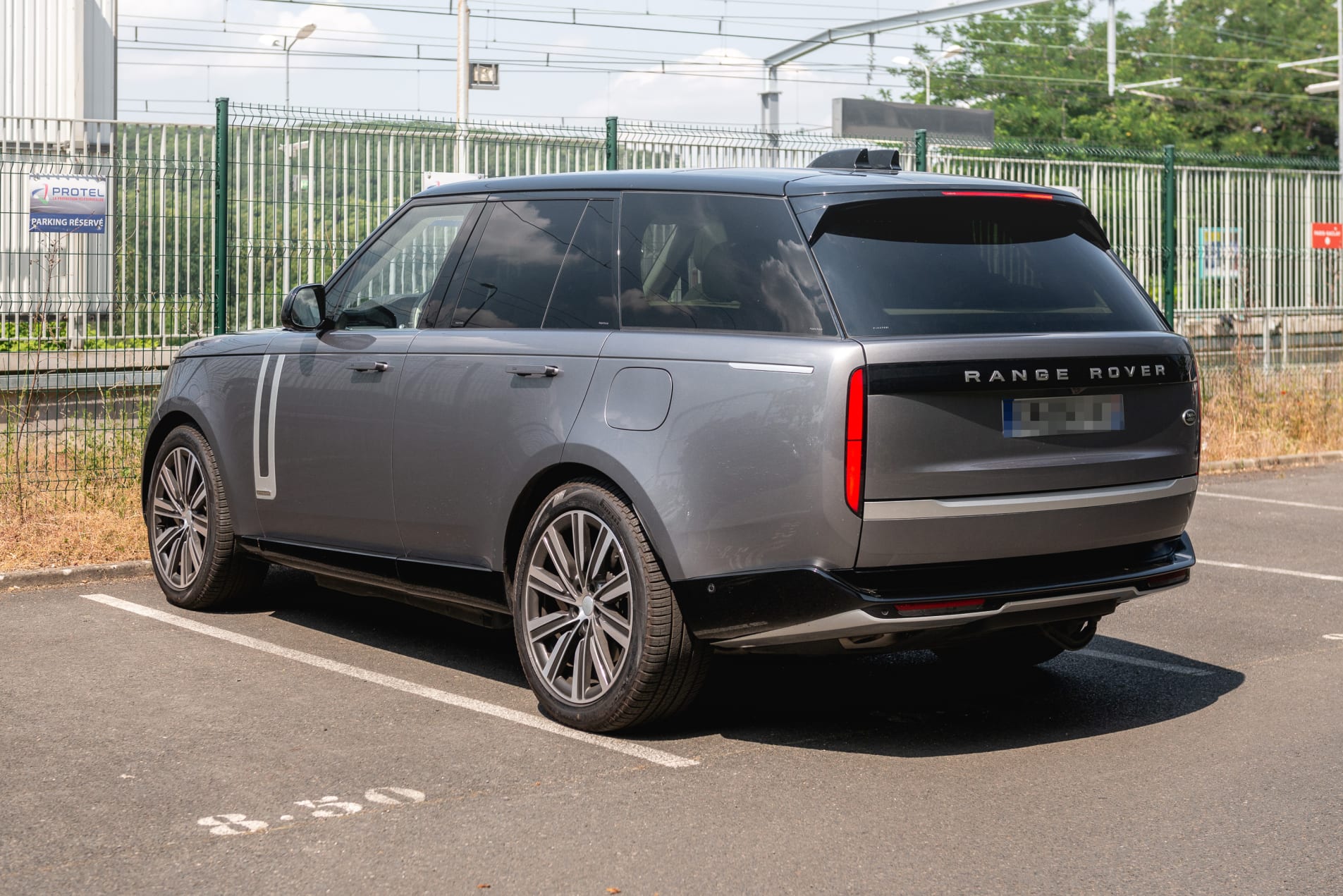 land rover range rover P510e SWB