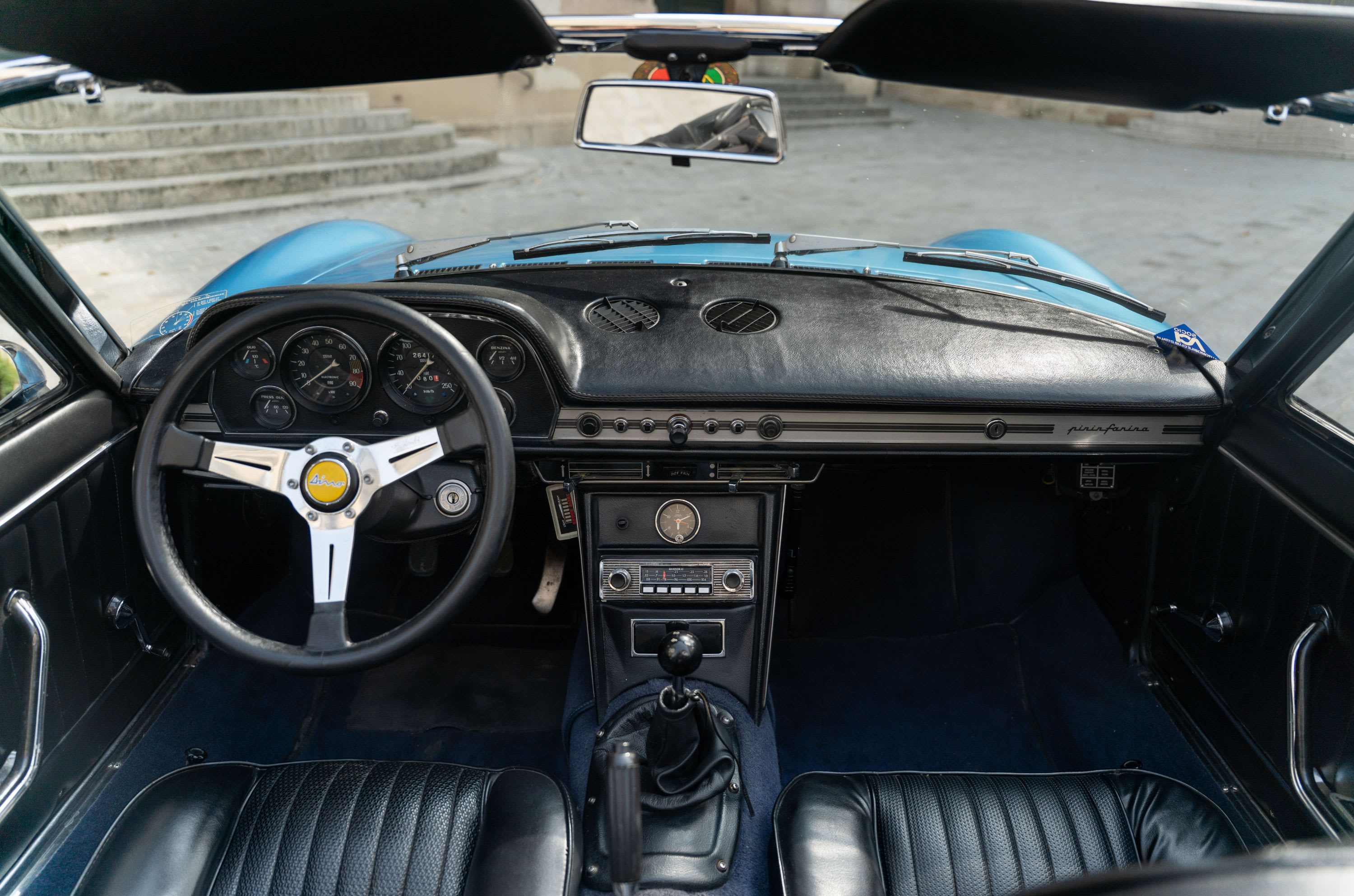 FIAT Dino 2000 Spider 1967 occasion intérieur (1)