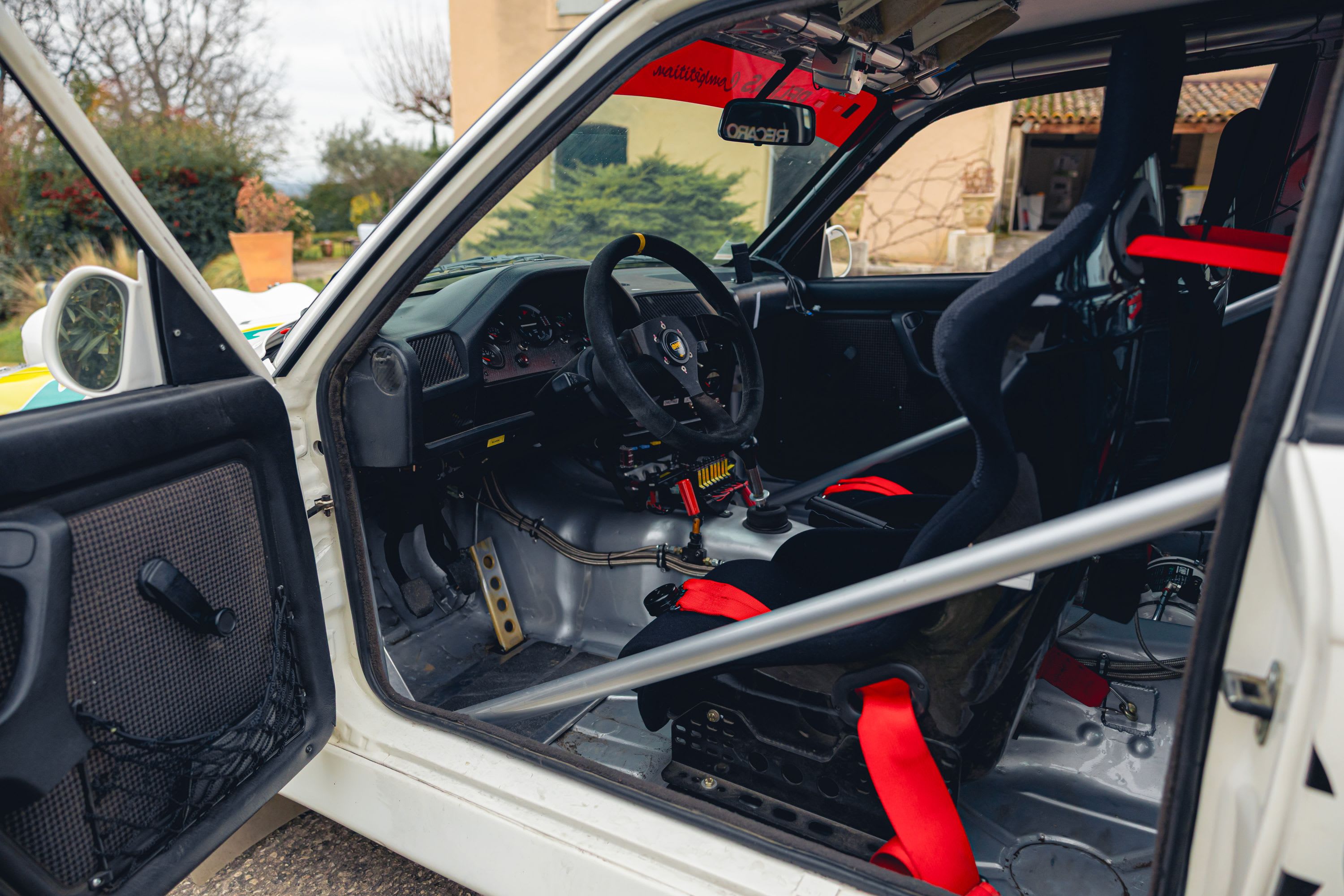 BMW M3 Groupe A 1988 used interior (1)