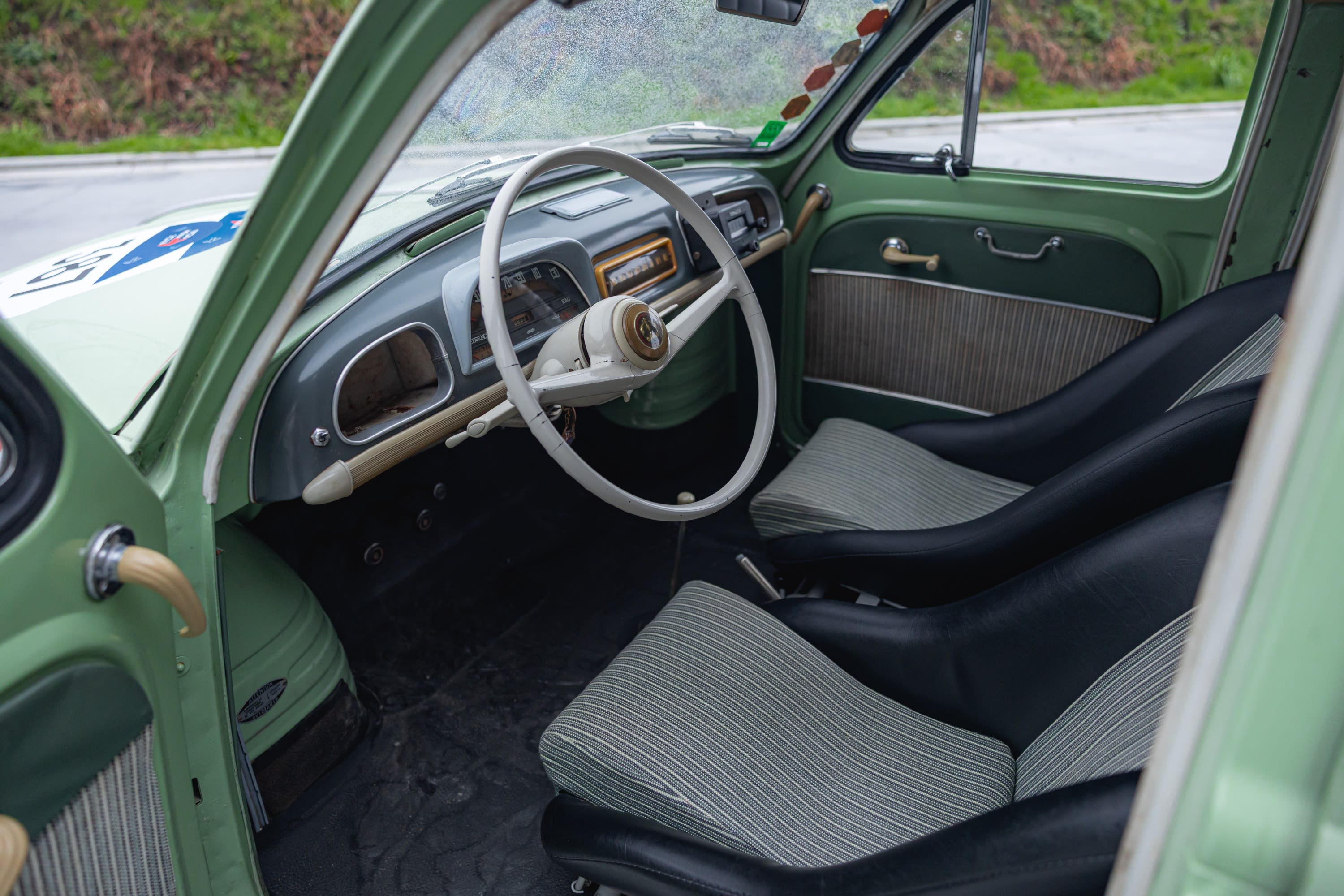 RENAULT Dauphine 1093 Mille Miglia 2026  1956 used interior (1)
