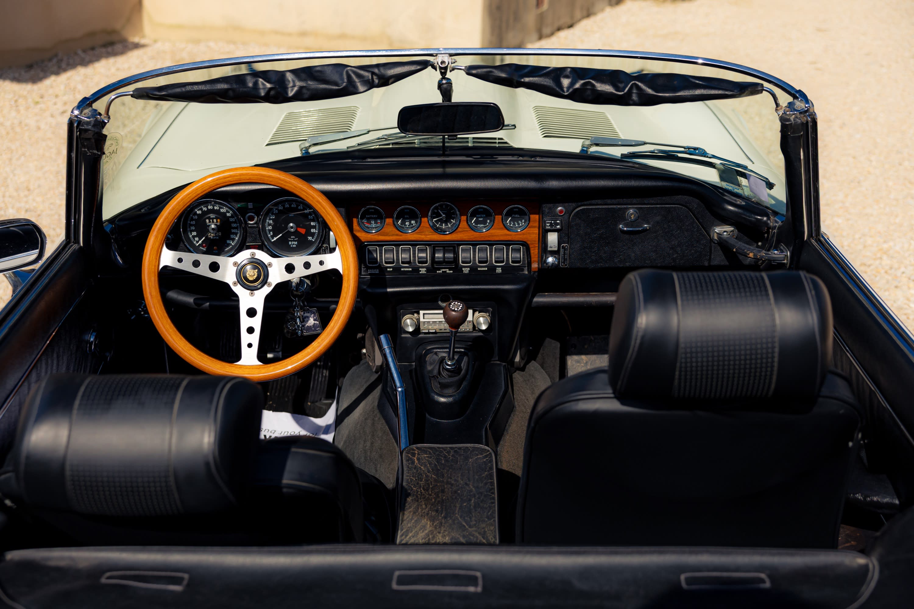 JAGUAR Type E V12 Cabriolet 1974 occasion intérieur (1)