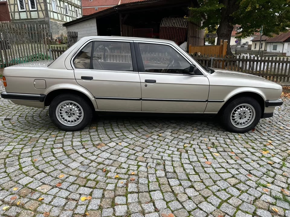 BMW Série 3 E30 1986 occasion extérieur (2)