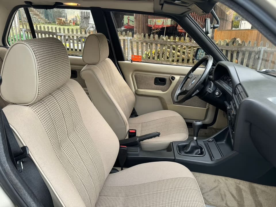 BMW Série 3 E30 1986 occasion intérieur (1)