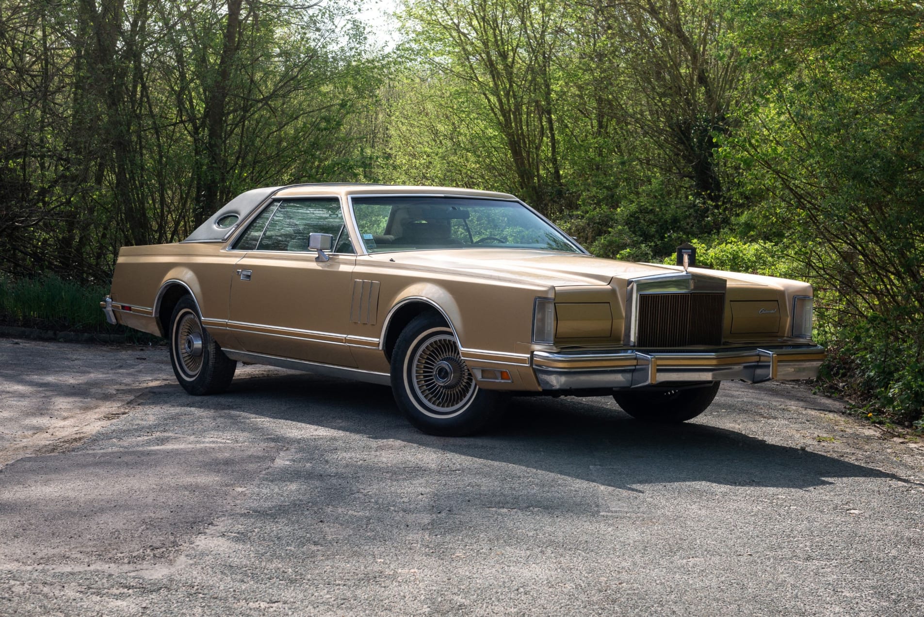 Photo LINCOLN Continental mark v Diamond Jubilee Gold Edition 1978