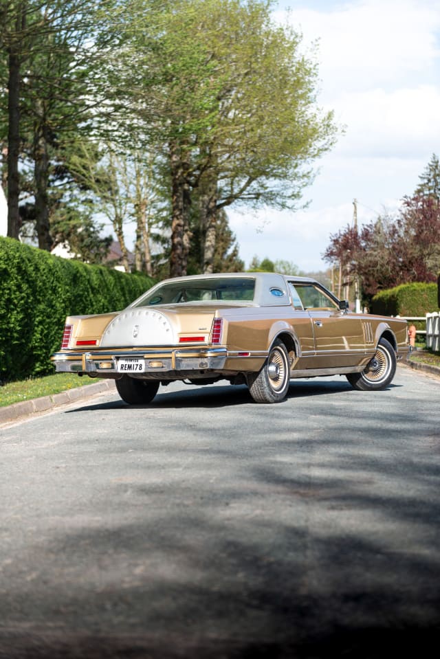 Lincoln Continental Mark V Diamond Jubilee Gold Edition