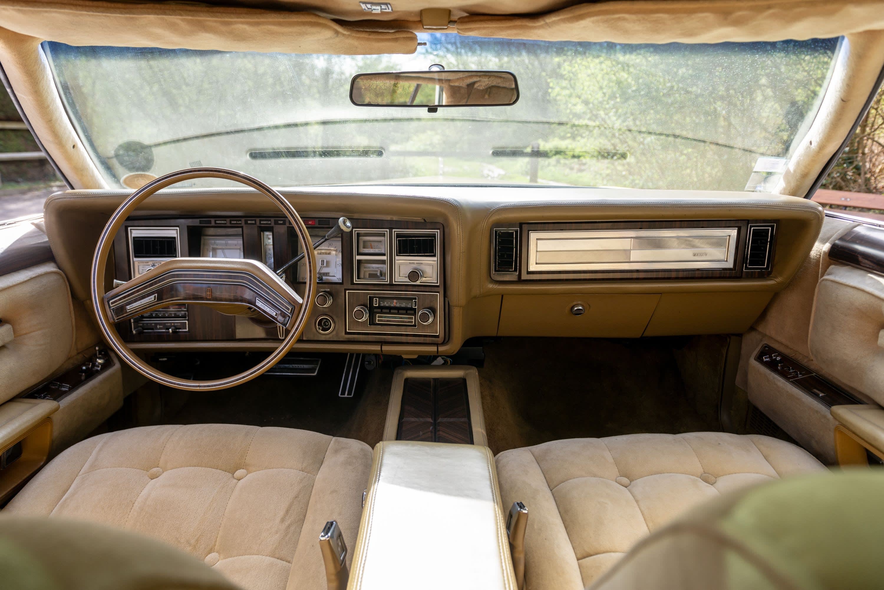 LINCOLN Continental Mark V Diamond Jubilee Gold Edition 1978 occasion intérieur (1)