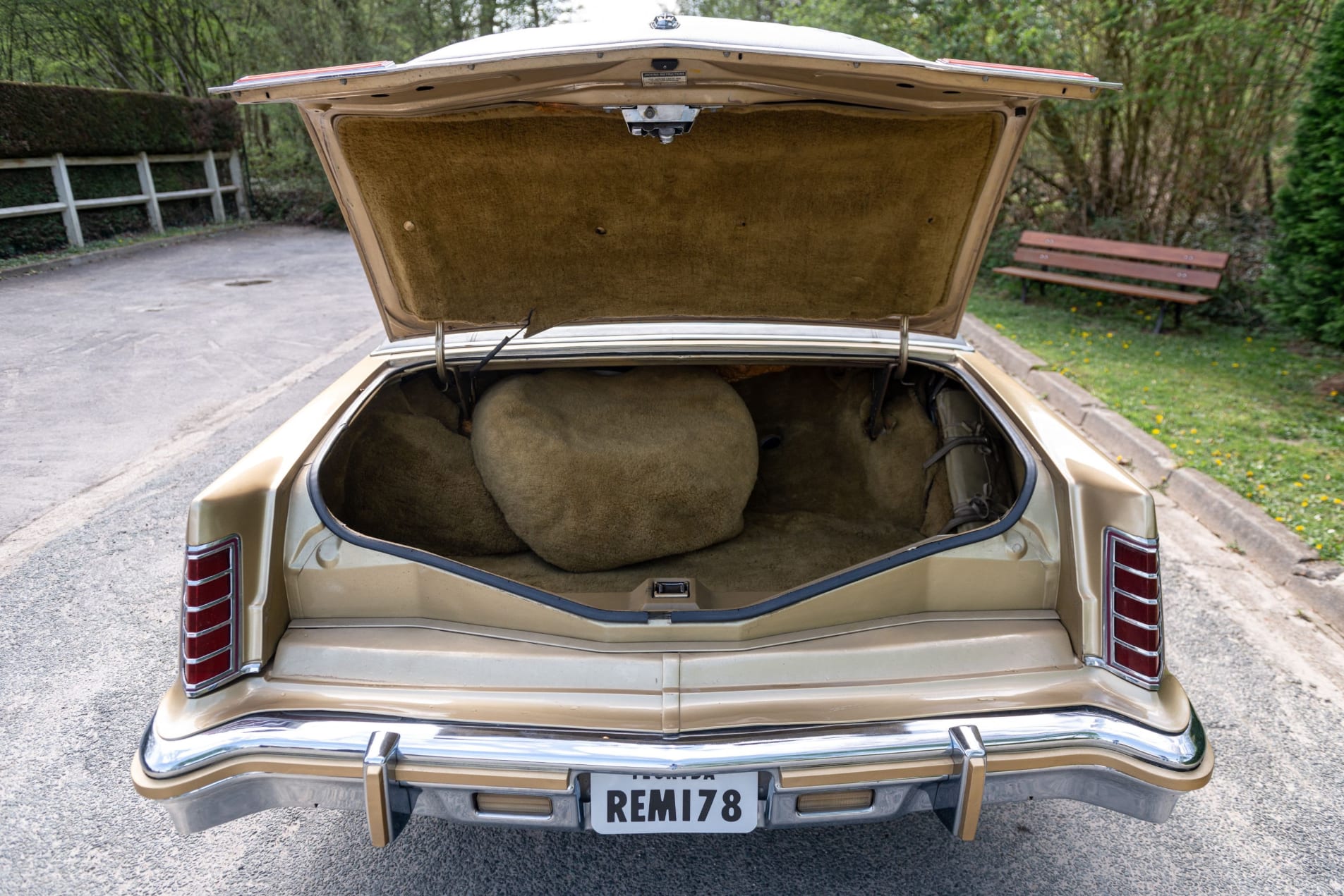 LINCOLN Continental mark v Diamond Jubilee Gold Edition 1978