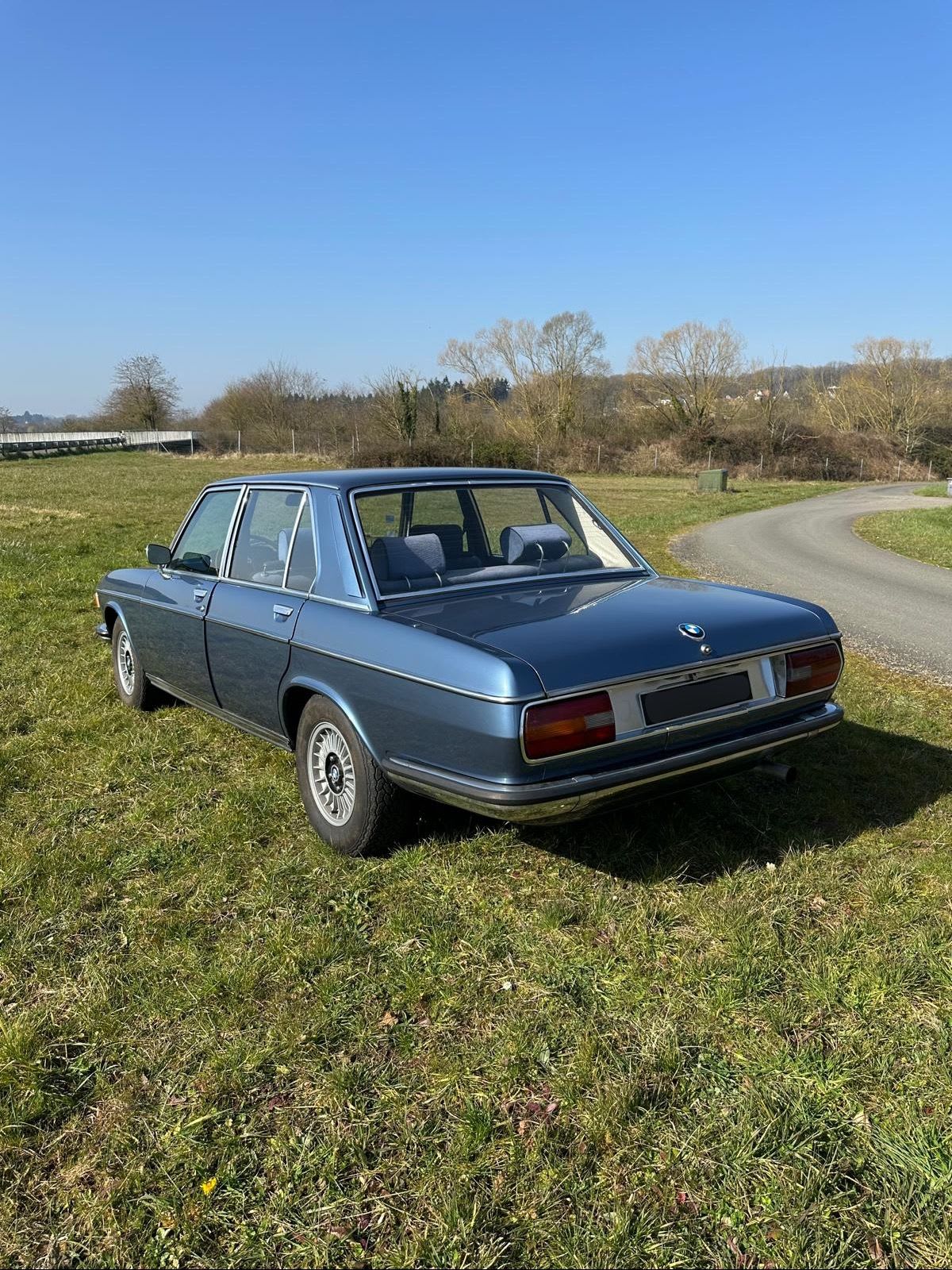 BMW E3 3.0 S 1973 occasion extérieur (2)