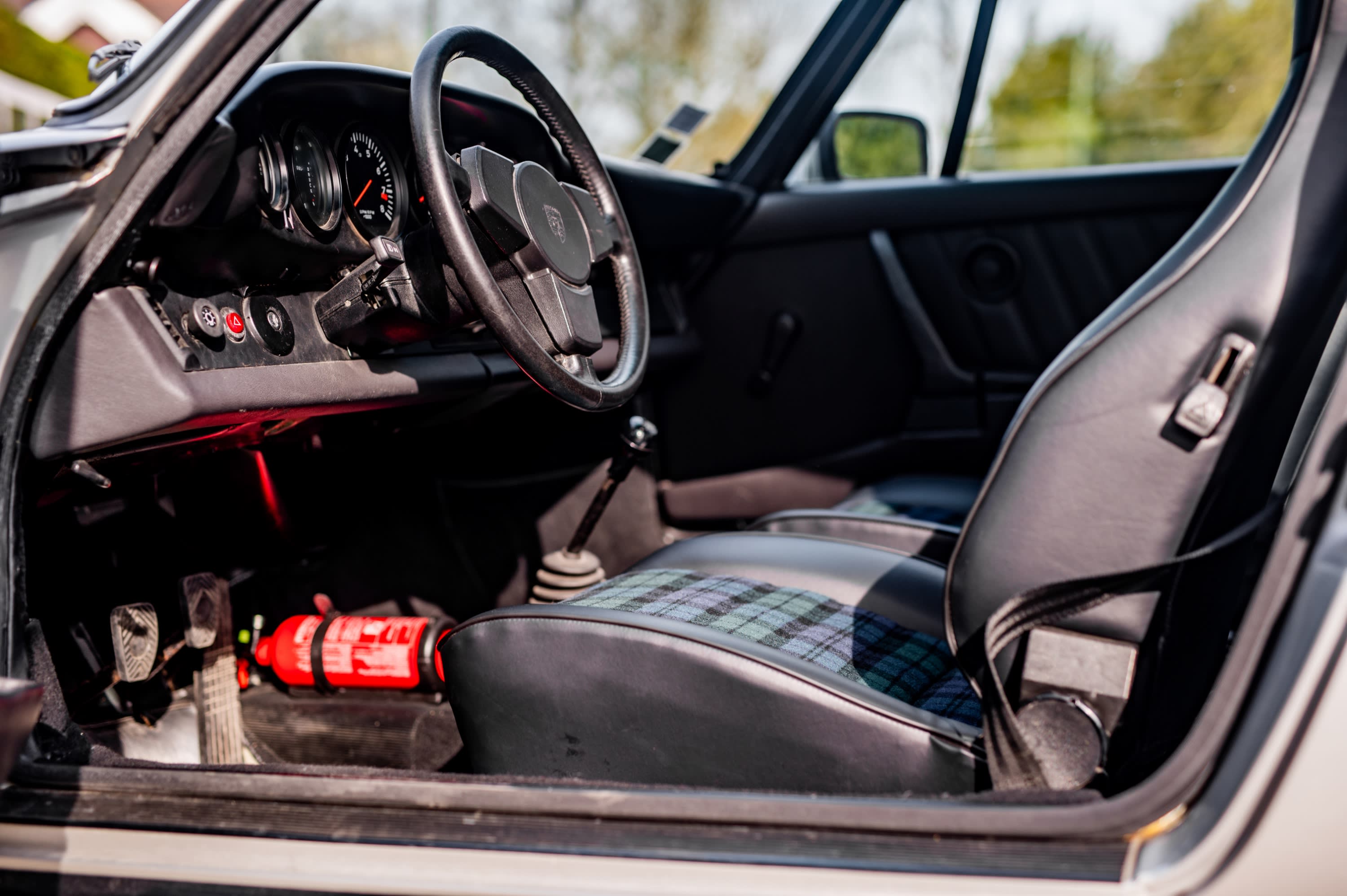 PORSCHE 911 Mfi “sondermodell” Carrera 2,7 1976 occasion intérieur (1)